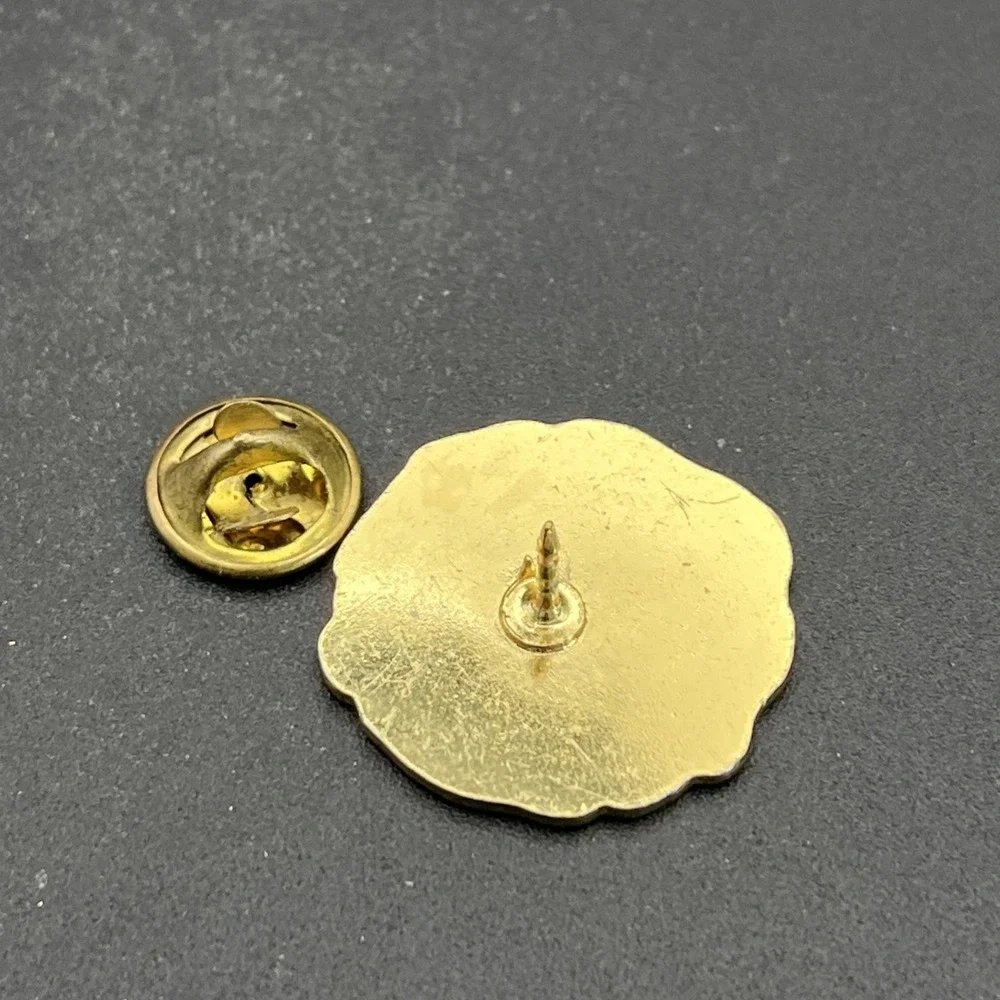WineEnthusiast 2010 Winery Of The Year‎ J. Lohr Vineyards & Wines Lapel Hat Pin